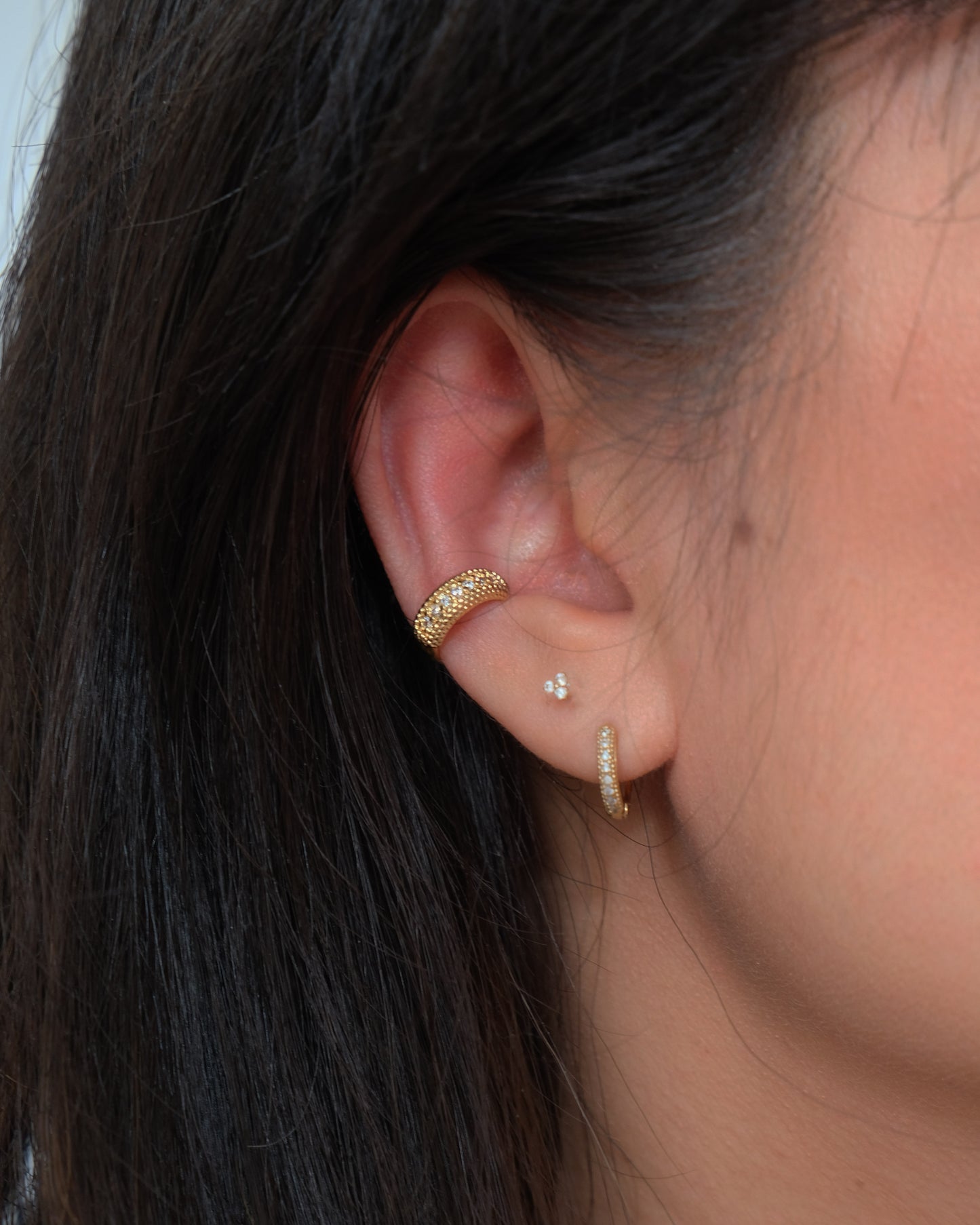 DETAILED CUBIC ZIRCONIA EAR CUFF