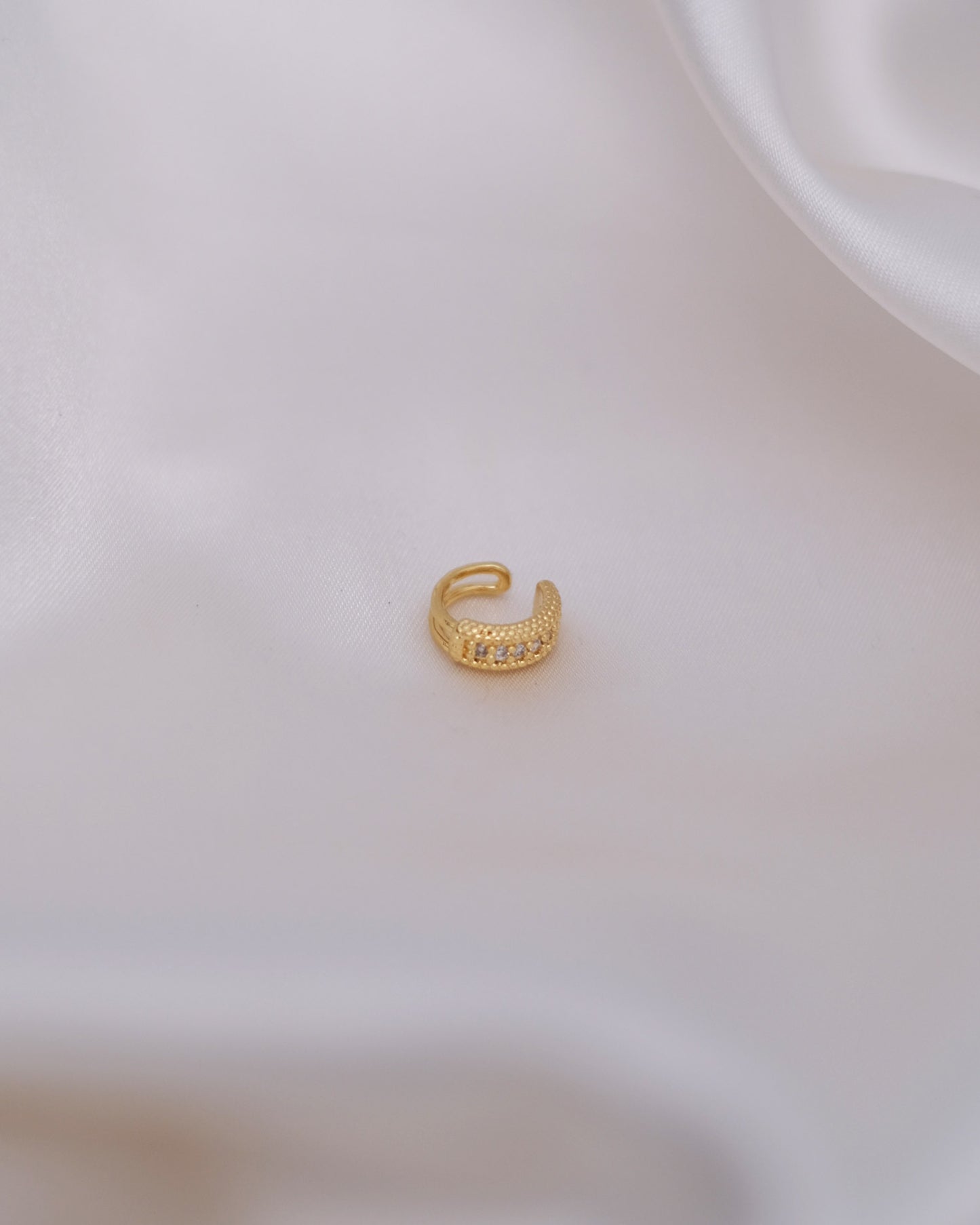 DETAILED CUBIC ZIRCONIA EAR CUFF