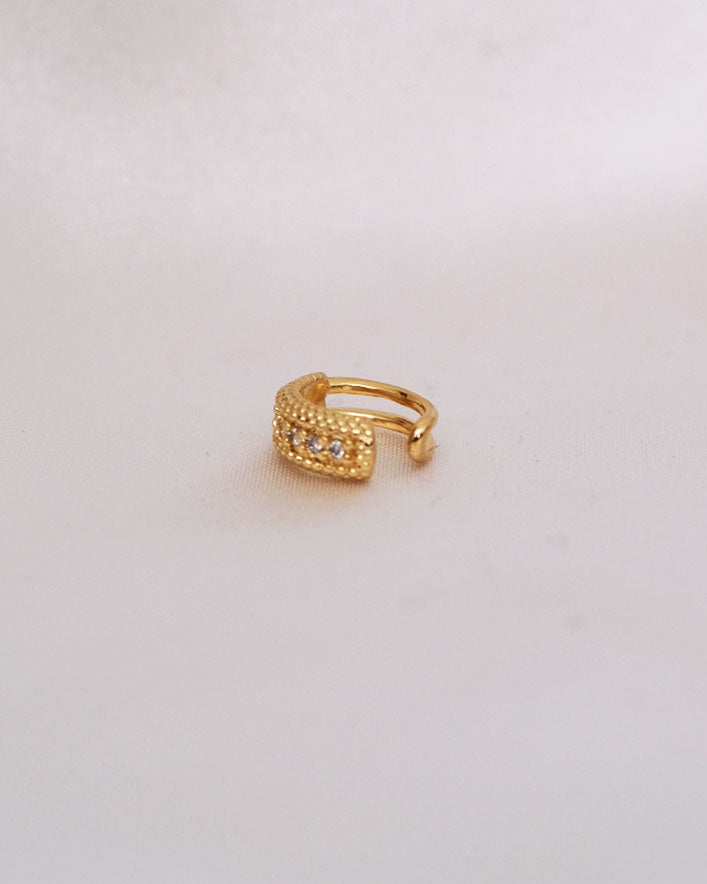 DETAILED CUBIC ZIRCONIA EAR CUFF