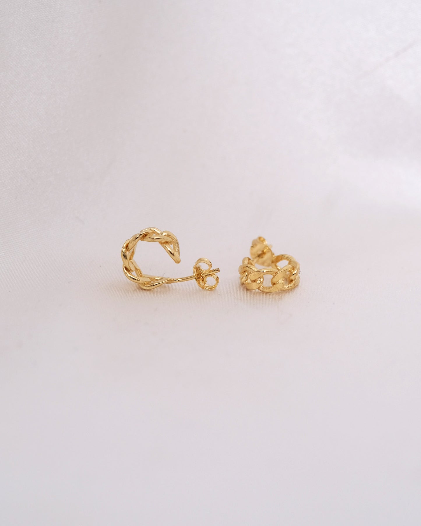 PETITE C-HOOP CHAIN EARRINGS