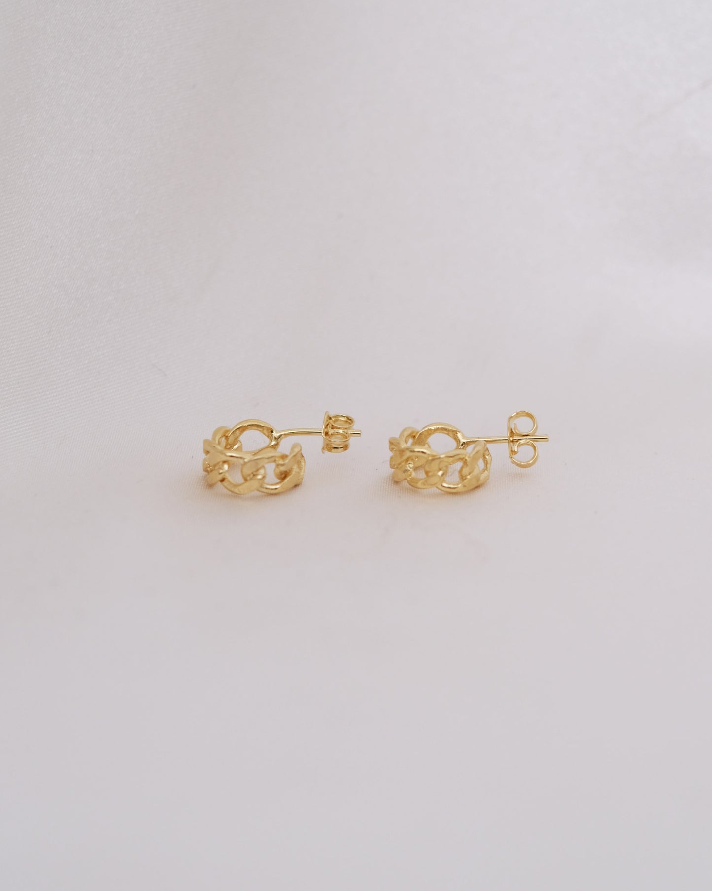 PETITE C-HOOP CHAIN EARRINGS