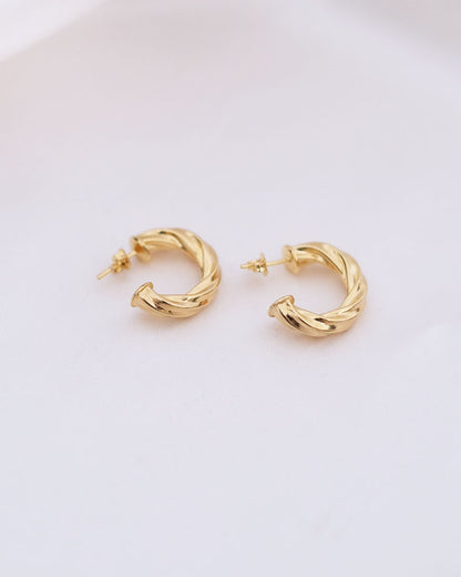 TWISTED HALF HOOPS